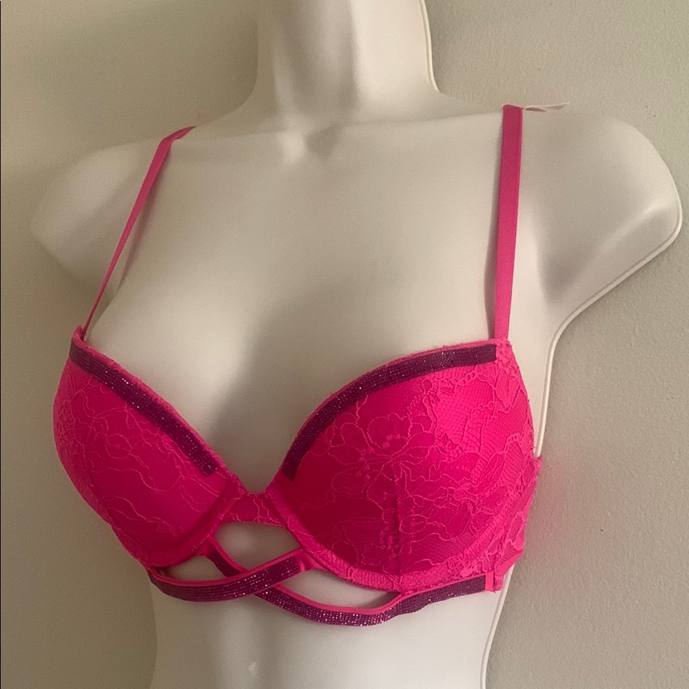Victoria's Secret very sexy new Hot Pink Lace Bra $70 32B